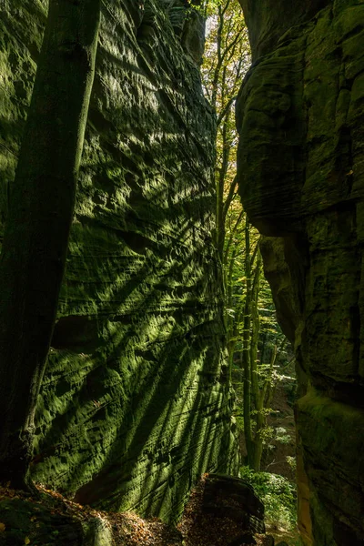 Beautiful Play Light Shadow Rock Crevice — Stockfoto