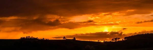 Coucher Soleil Orange Panoramique Avec Silhouette Paysage — Photo