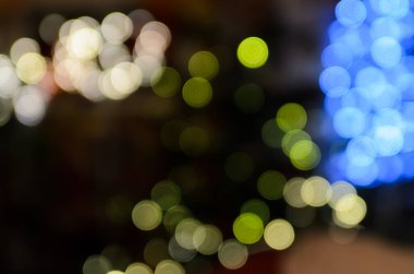 Evdeki dekorasyondan dolayı bulanık Noel ışığı