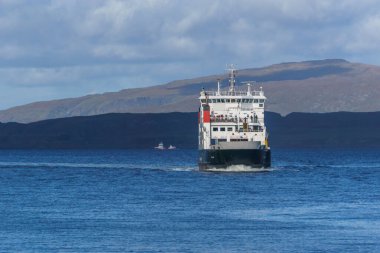 İskoç denizinden feribot geliyor.