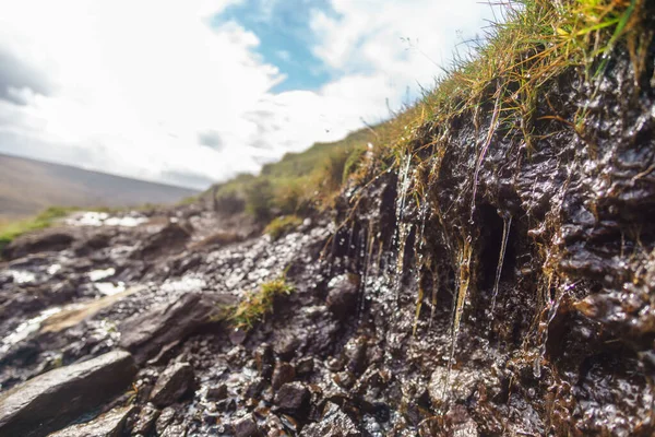 Деталь Брудної Пішохідної Доріжки Скиданням Води Шотландський Острів Шкіри — стокове фото