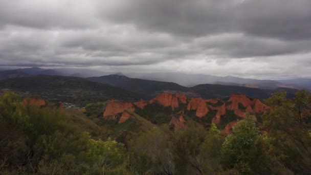 Timelapse Las Medulas Ókori Római Aranybánya Egy Szeszélyes Esős Napon — Stock videók