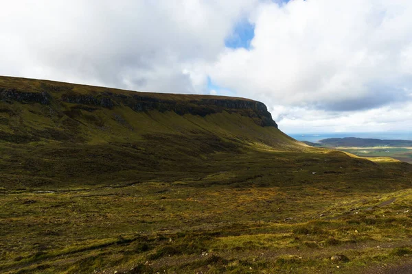 Hermoso Paisaje Gran Valle Quiraing Otoño Isla Skye Escocia — Foto de Stock
