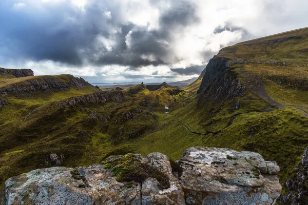 Vista Sobre Quiraing Día Soleado Nublado Isla Skye Escocia — Foto de Stock