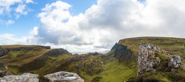 Panorama Vista Sobre Quiraing Día Soleado Nublado Isla Skye Escocia — Foto de Stock
