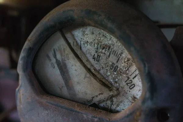 Detail Starého Ampérmetru Rozbitým Sklem Starém Průmyslovém Závodu — Stock fotografie