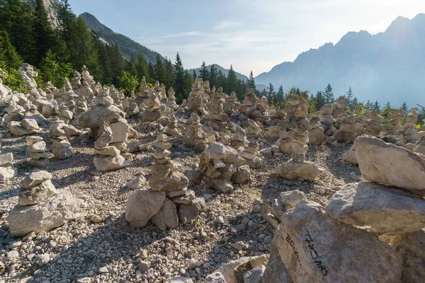 Ejército Cairns Piedra Los Alpes Julianos Slovenia Sol Mañana Paso —  Fotos de Stock