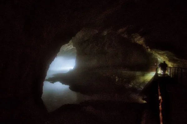 Caverne Sombre Foogy Intérieur Avec Lumière Extérieur — Photo