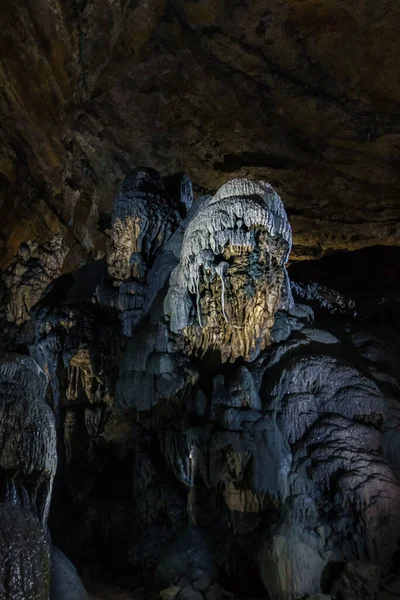 Felsformation Mit Stalagmiten Und Stalaktiten Der Höhlengrotte Von Han Sur — Stockfoto