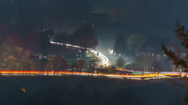 Lichter Fahrender Autos Der Nacht Auf Landstraße Ländlicher Landschaft — Stockfoto