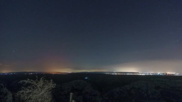 リゼルバ ナチュラル オリエンタータの風景の上に北極星の周りに動く星の時間の経過 Cavagrande Del Casibile シチリア — ストック動画