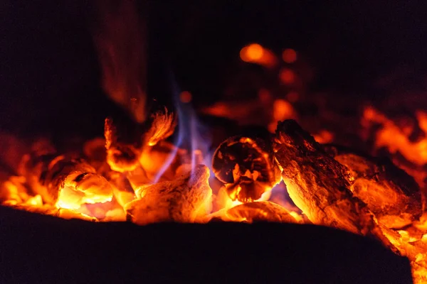 ดแคมป ไฟเผาไม อนส แดงก บเปลวไฟส าเล — ภาพถ่ายสต็อก