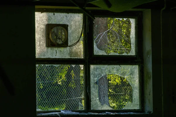 Detail Broken Window Looking Empty Industrial Building — Stock Photo, Image