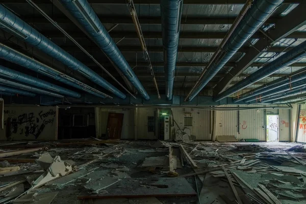 Intérieur Une Ancienne Salle Base Militaire Industrielle Avec Armoires Électriques — Photo