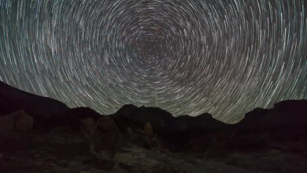 Estrellas Movimiento Haciendo Círculo Senderos Estelares Con Polaris Centro Sobre — Vídeo de stock