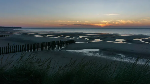 Mooie Schemering Zonsondergang Aan Franse Opaalkust Aan Noordzee Wissant Frankrijk — Stockfoto