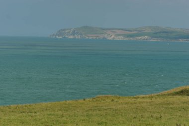 Cap Blanc Nez 'in kayalık oluşumuna bakın. Önünde çayır, Cap Gris Nez, Fransa