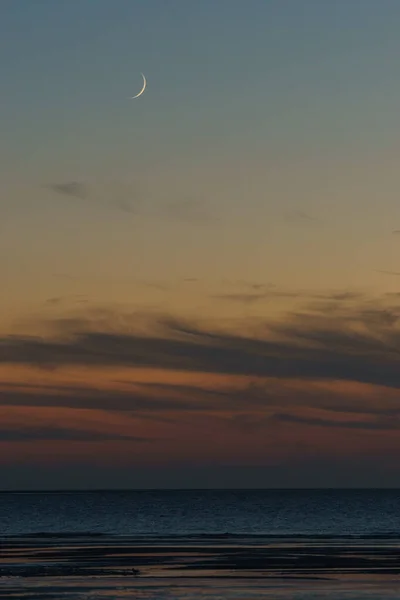 Crescent Moon Twilight Sky Beach Sea Evening Colorful Sunlight Sunset — Foto de Stock