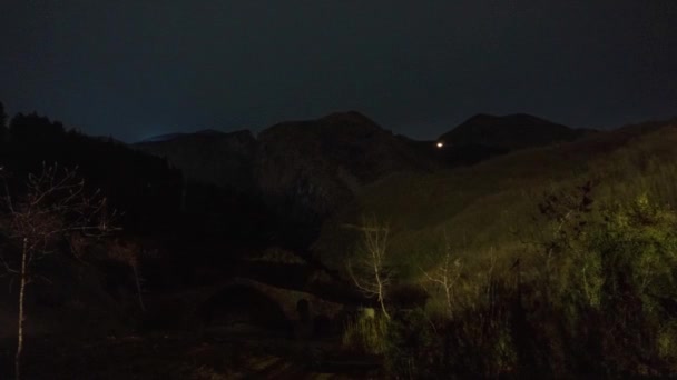 Time Lapse Overcast Cloudy Night Typical Old Stone Arch Bridge — ストック動画