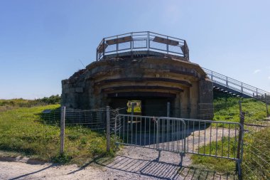 Pointe du Hoc Alman 2. Dünya Savaşı topçu beton sığınağı, Cricqueville-en-Bessin, Normandiya, Fransa