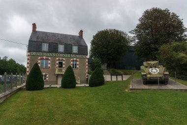 Müzesi ve tankı olan Ölü Adam Köşesi, 2. Dünya Savaşı Müzesi Saint Come du Mont, Fransa