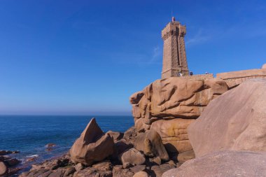 Deniz Feneri Zalim Ruz pembe granit, Ploumanac 'h, Cote de Rose Granit, Brittany, Fransa