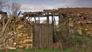 La despoblacin y el abandono dan lugar a la ruina de muchos pueblos