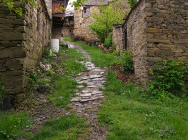 Traditional stone and slate buildings from Bierzo