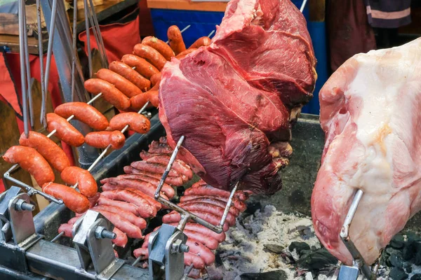 Markette ızgara et hazırlıyorum.