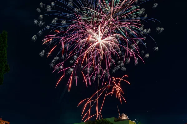 Farbenfrohes Feuerwerk Partynächten — Stockfoto