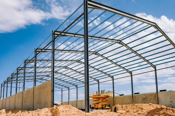 Details of the construction of a steel industrial warehouse with reinforced concrete walls