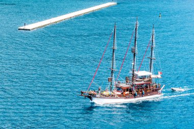 Kotor fiyortunun Adriyatik Denizi 'ne giden manzaraları