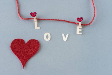 Sevgililer Günü 'nün kalp ve element kompozisyonları.