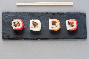 Sushi yemek için hazır.