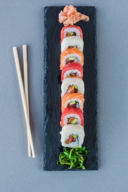 Sushi yemek için hazır.