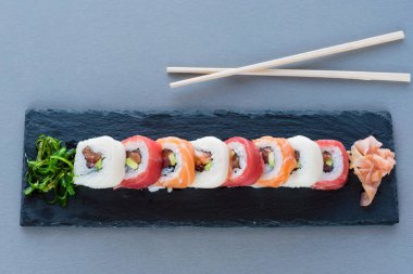 Sushi yemek için hazır.