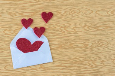 Sevgililer Günü 'nün kalp ve element kompozisyonları.