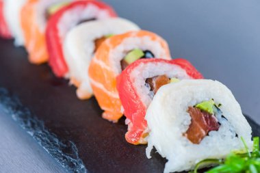 Sushi yemek için hazır.