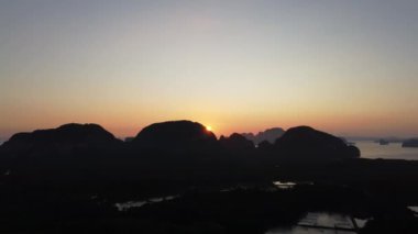 Üst hava görüntüsü aşırı seyahat ediyor 