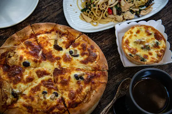 Lezzetli sebzeli pizza Stock Picture 