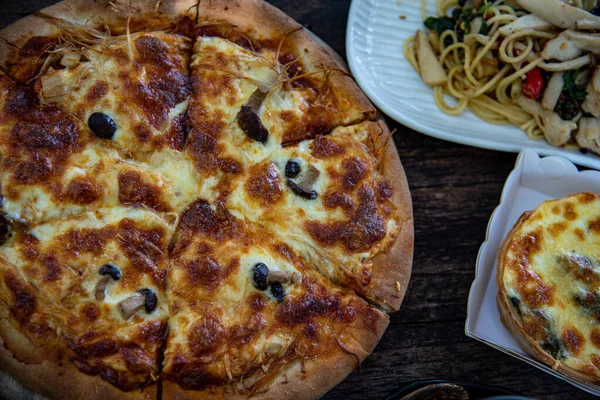 Lezzetli sebzeli pizza Stock Picture 