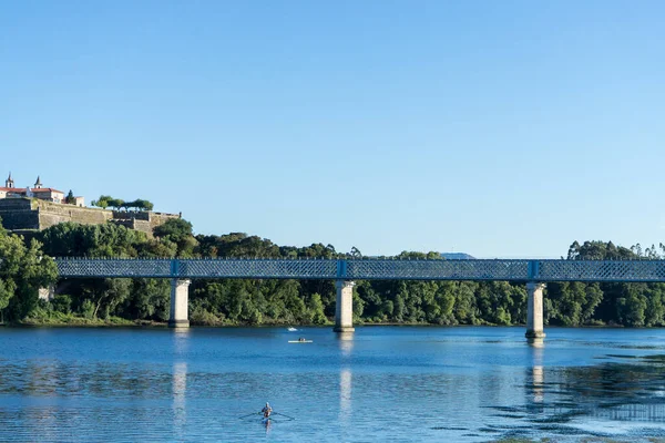 Metal Bridge River Old Town Background Man Kayaking River High — Stock Photo, Image