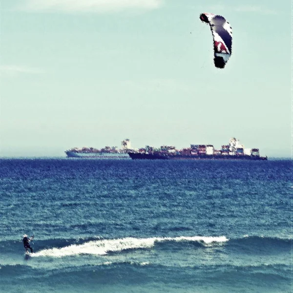 Landschaft Mit Einem Kitesurfer Der Spaß Auf Dem Atlantik Hat — Stockfoto