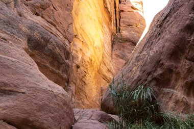 Ürdün 'deki dar geçitlerden geçeceğiz.