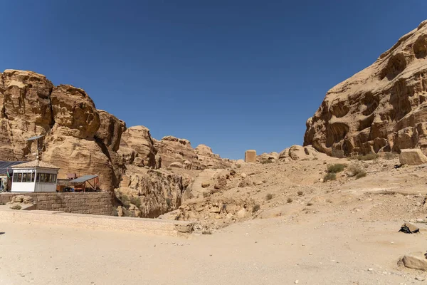 Reizen Tussen Rode Kleur Rotsen Jordanië Petra — Stockfoto