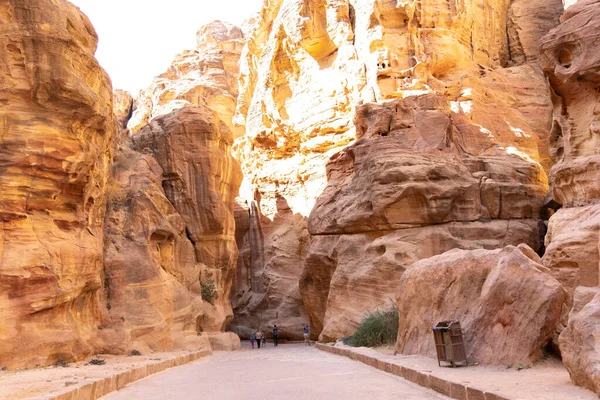 Viaje Través Estrechas Gargantas Jordania Petra —  Fotos de Stock