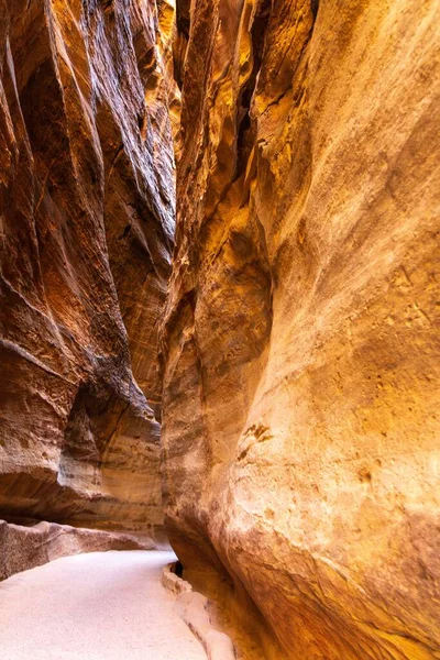 Viaje Través Estrechas Gargantas Jordania Petra — Foto de Stock