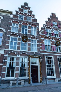 Dar sokaklar küçük tuğla evler