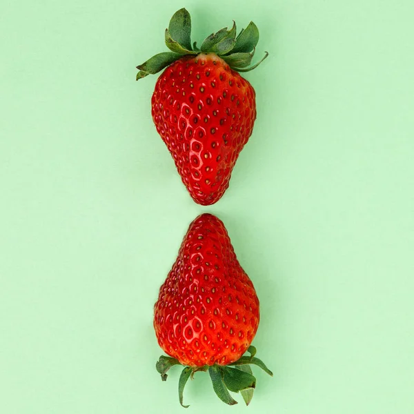 Two Strawberries Facing Each Other High Pastel Green Background Simple — Stock Photo, Image