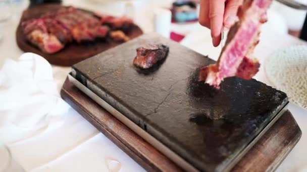 Preparing Steak Hot Stone — Vídeo de stock
